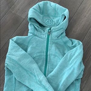 Lululemon scuba hoodie good used condition, so minor wear on cuffs